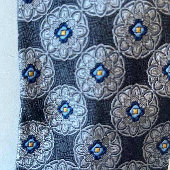 JOS A BANK Signature Collection Mens Tie Gray Floral Textured 100% Silk 3.75" - Picture 6 of 8